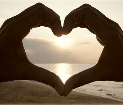 mani-unite-formano-cuore